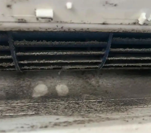 汉阴空调吹的风有股烧焦味是怎么回事